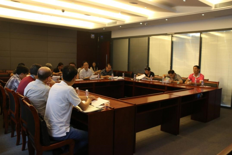 线上赌博app
召开校友会会长会议
