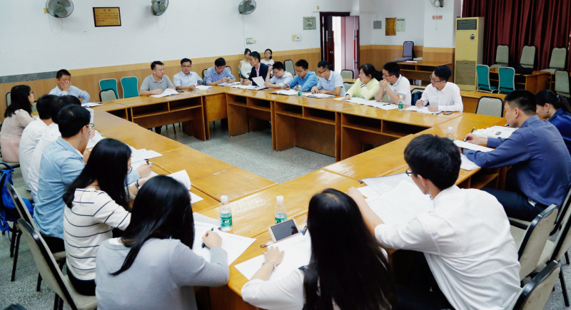 君子怀德,化院情长--线上赌博app
校友会召开第二届第三次理事大会